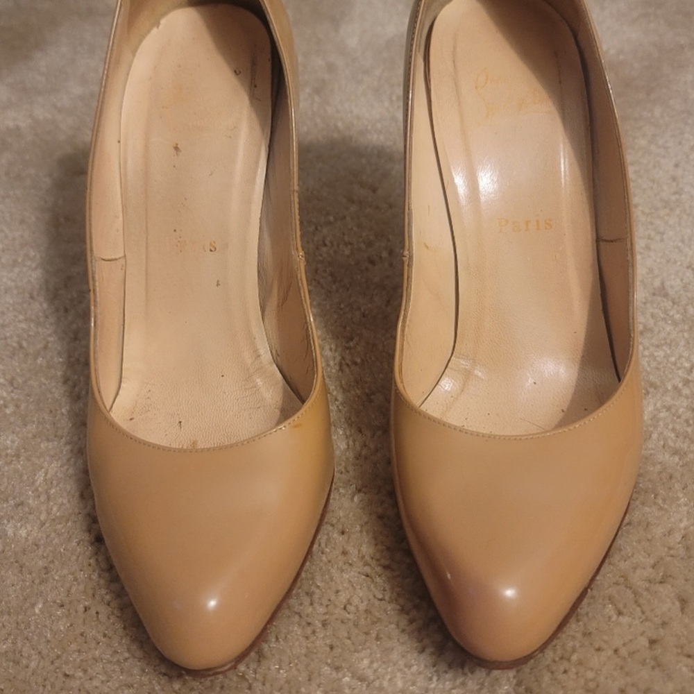 Louboutin tan heels